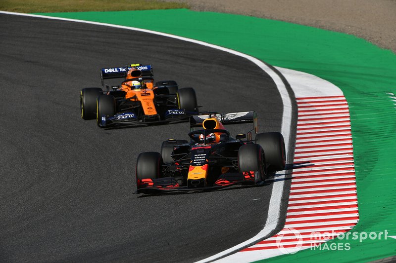Max Verstappen, Red Bull Racing RB15, precede Lando Norris, McLaren MCL34