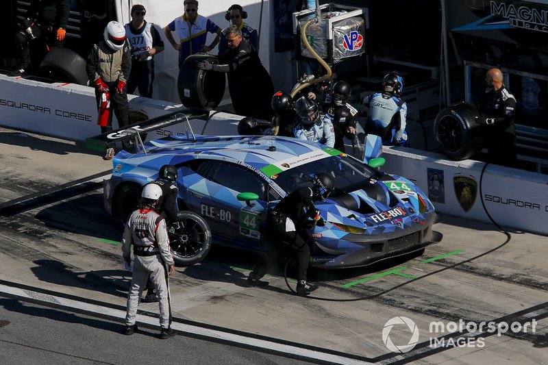 #44 GRT Magnus Lamborghini Huracan GT3, GTD: John Potter, Andy Lally, Spencer Pumpelly, Marco Mapelli, pit stop