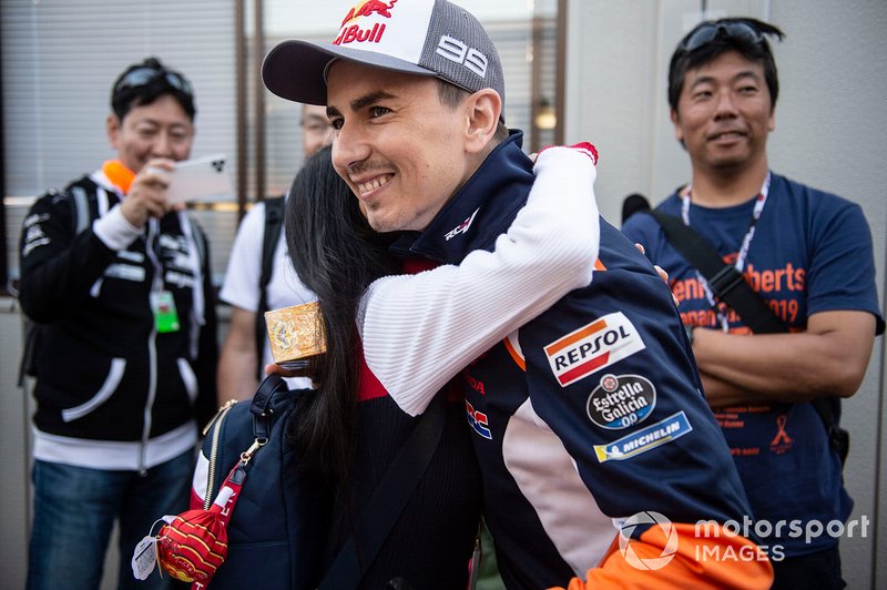 Jorge Lorenzo, Repsol Honda Team, con un fan