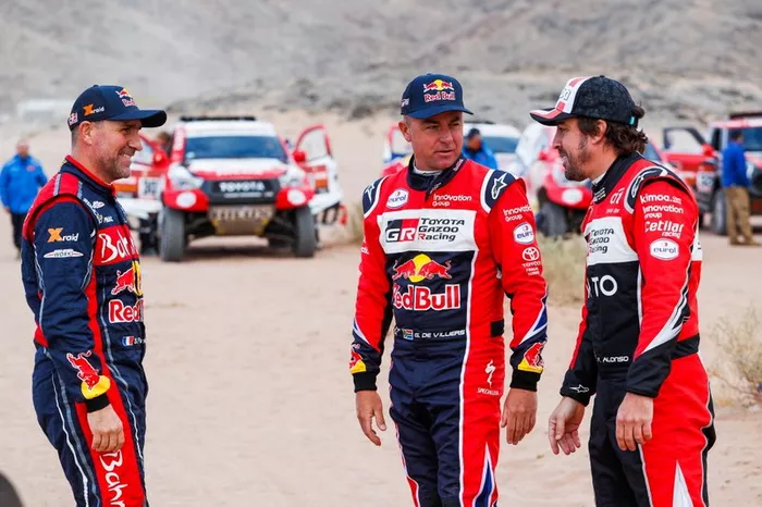 #302 JCW X-Raid Team: Stephane Peterhansel, #304 Toyota Gazoo Racing: Giniel De Villiers, #310 Toyota Gazoo Racing: Fernando Alonso