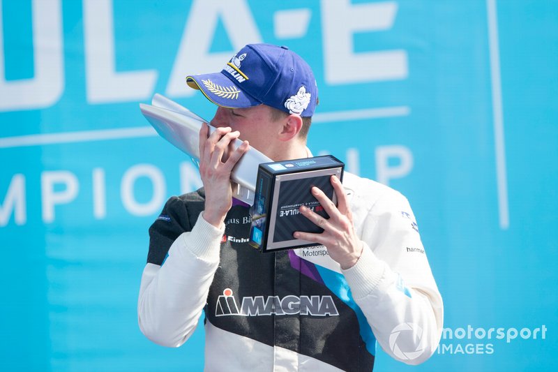 Race winner Maximilian Günther, BMW I Andretti Motorsports celebrates on the podium