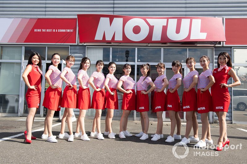 Грид-герлз бренда Motul