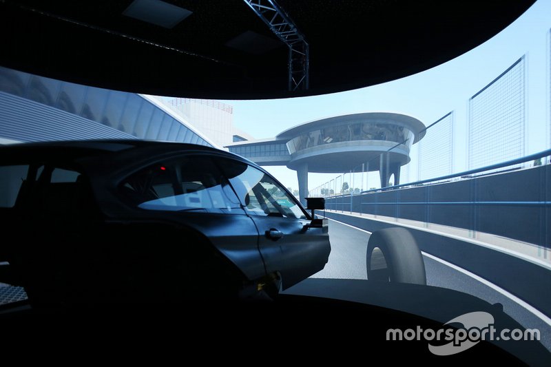 Robert Kubica, BMW Motorsport en el Simulador