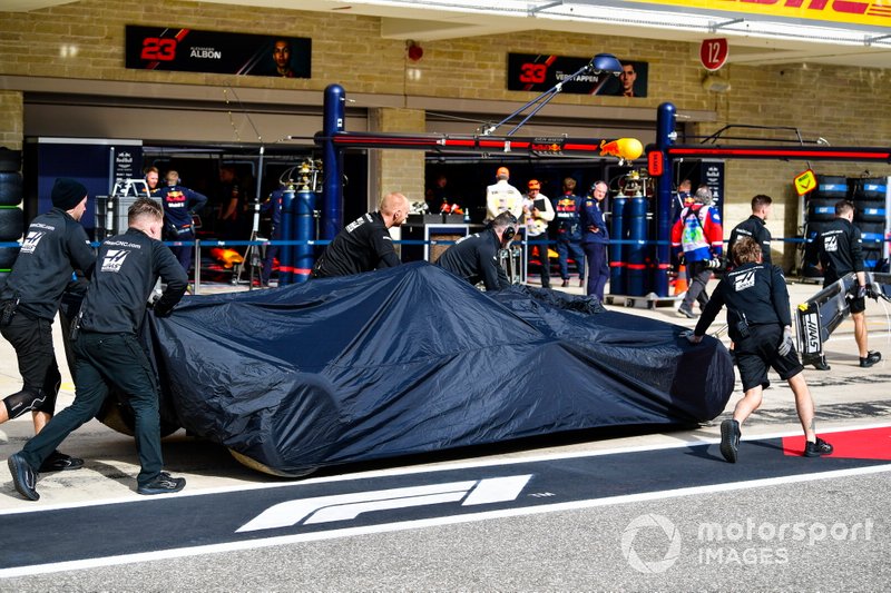 The car of Romain Grosjean, Haas F1 Team VF-19 is returned to the pit lane