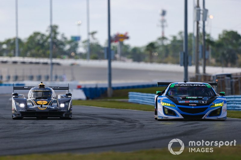 #57 Heinricher Racing w/MSR Curb-Agajanian Acura NSX GT3, GTD: Alvaro Parente, Misha Goikhberg, Trent Hindman, AJ Allmendinger