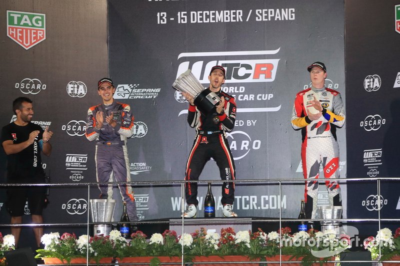 Podio: il vincitore della gara Esteban Guerrieri, ALL-INKL.COM Münnich Motorsport Honda Civic Type R TCR, il secondo classificato Mikel Azcona, PWR Racing CUPRA TCR, il terzo classificato Johan Kristoffersson, SLR Volkswagen Volkswagen Golf GTI TCR