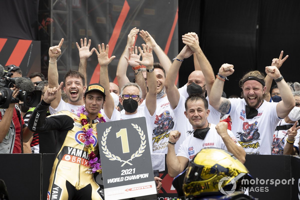 Team Pata Yamaha, Toprak Razgatlioglu, Il Team Pata Yamaha festeggia la vittoria del Campionato del Mondo