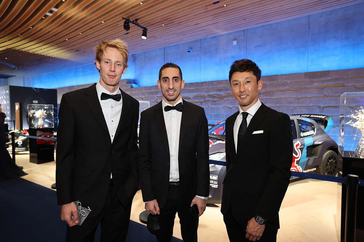 Brendon Hartley, 2e du WEC, avec Sébastien Buemi, 2e du WEC, et Kazuki Nakajima, 2e du WEC