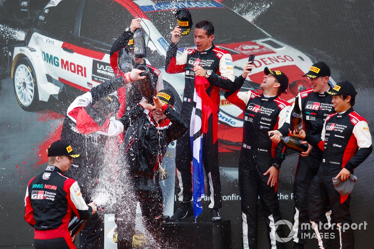 Podio: Jari-Matti Latvala, director del equipo Toyota Gazoo Racing, Sébastien Ogier, Julien Ingrassia, Toyota Gazoo Racing WRT Toyota Yaris WRC, Elfyn Evans, Scott Martin, Toyota Gazoo Racing WRT Toyota Yaris WRC, Kalle Rovanperä, Jonne Halttunen, Toyota Gazoo Racing WRT Toyota Yaris WRC, Takamoto Katsuta, Aaron Johnston, Toyota Gazoo Racing WRT Toyota Yaris WRC.