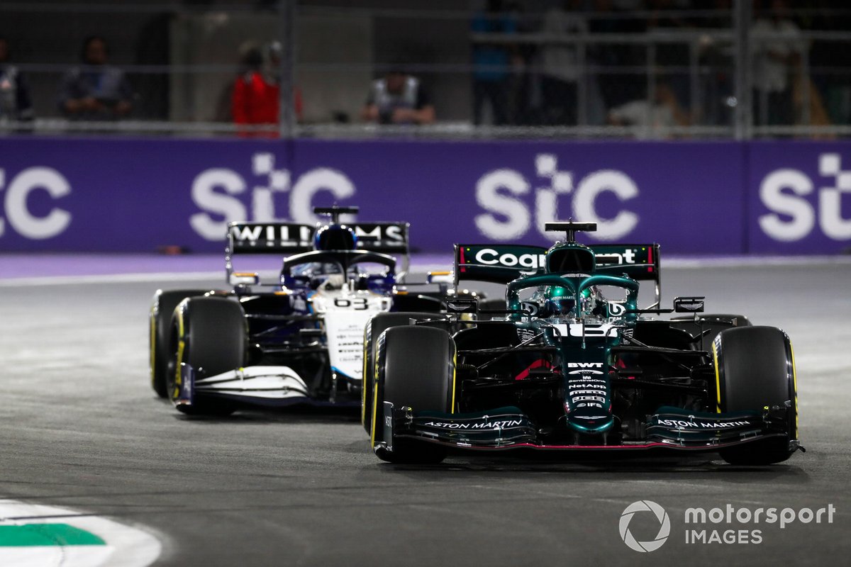 Lance Stroll, Aston Martin AMR21, George Russell, Williams FW43B