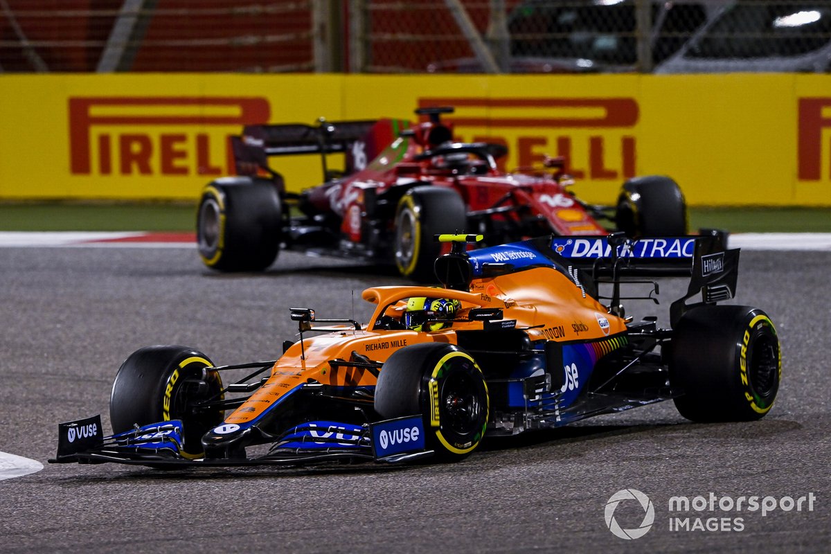 Lando Norris, McLaren MCL35M, Charles Leclerc, Ferrari SF21