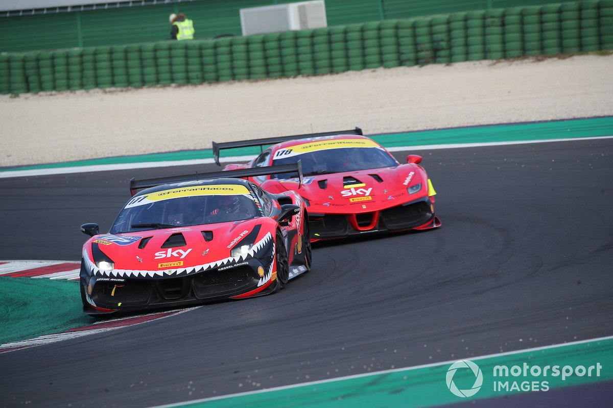 Fons Scheltema, Kessel Racing precede Axel Sartingen, Lueg Sportivo