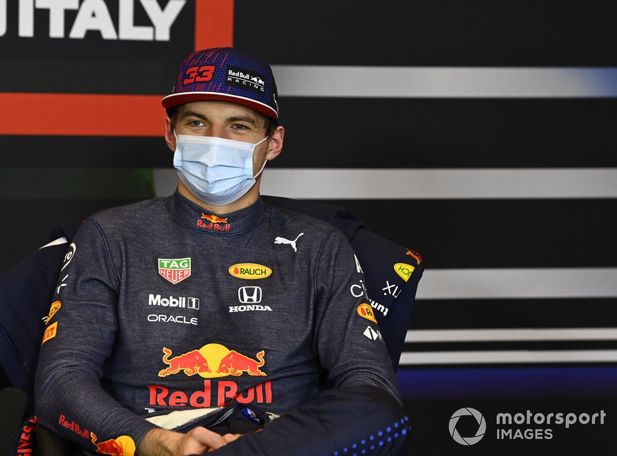 Max Verstappen, Red Bull Racing, en la conferencia