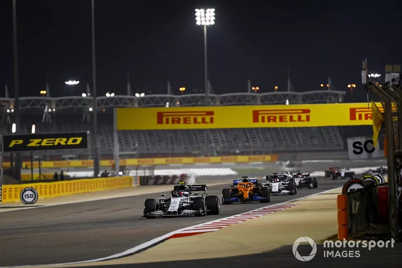 Pierre Gasly, AlphaTauri AT01, Carlos Sainz Jr., McLaren MCL35, Daniil Kvyat, AlphaTauri AT01