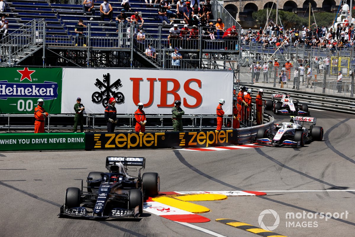 Yuki Tsunoda, AlphaTauri AT02, Mick Schumacher, Haas VF-21, e Nikita Mazepin, Haas VF-21