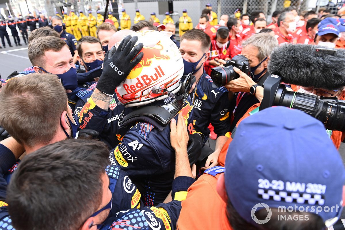 Max Verstappen, Red Bull Racing, 1st position, and the Red Bull team celebrate victory in Parc Ferme