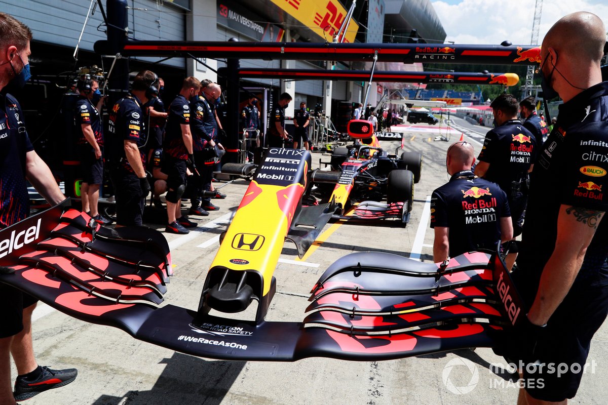 Cambio de alerón delantero para Max Verstappen, Red Bull Racing RB16B