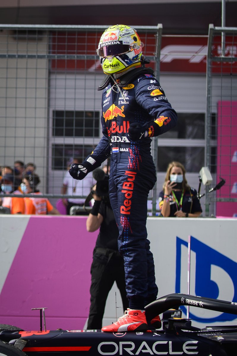 Ganador Max Verstappen, Red Bull Racing celebra en Parc Ferme