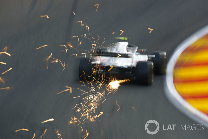9. Кевин Магнуссен, Haas F1 Team VF-18 – 2:04.933