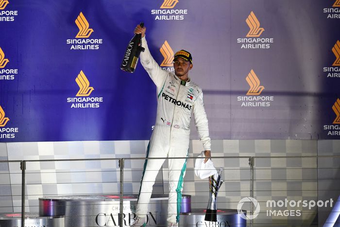 Podio: ganador de la carrera Lewis Hamilton, Mercedes AMG F1