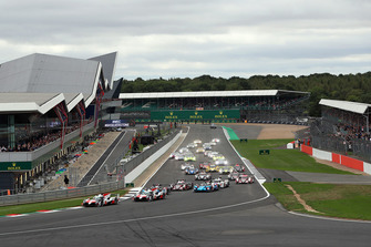 Départ de la course : #7 Toyota Gazoo Racing Toyota TS050: Mike Conway, Kamui Kobayashi, Jose Maria Lopez en tête