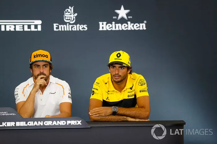 Fernando Alonso, McLaren, y Carlos Sainz Jr., Renault Sport F1 Team, en rueda de prensa