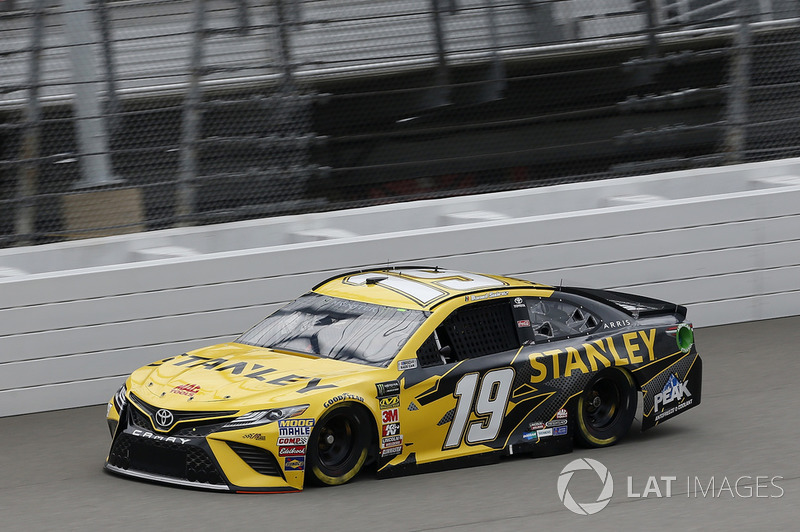 40. Daniel Suarez, Joe Gibbs Racing, Toyota Camry STANLEY