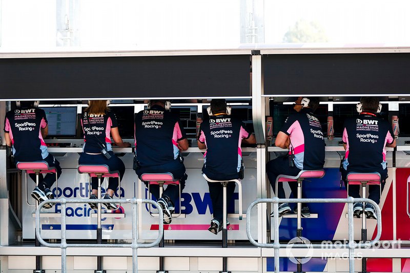 Il team Racing Point al muretto