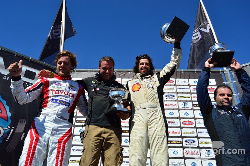 Podio: ganador Horacio García, MINI; segundo Fernando Etchegorry, Toyota y tercero Fabricio Larratea, Citroen