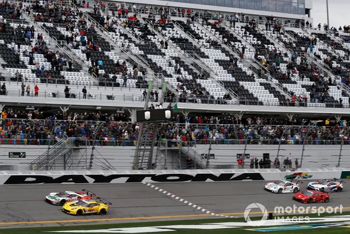 #67 Ford Chip Ganassi Racing Ford GT, GTLM: Ryan Briscoe, Richard Westbrook, Scott Dixon, #3 Corvette Racing Corvette C7.R, GTLM: Jan Magnussen, Antonio Garcia, Mike Rockenfeller, #62 Risi Competizione Ferrari 488 GTE, GTLM: Davide Rigon, Miguel Molina, Alessandro Pier Guidi, James Calado, #911 Porsche GT Team Porsche 911 RSR, GTLM: Patrick Pilet, Nick Tandy, Frederic Makowiecki, #24 BMW Team RLL BMW M8 GTE, GTLM: Jesse Krohn, John Edwards, Mozzie Mostert, Alex Zanardi, start