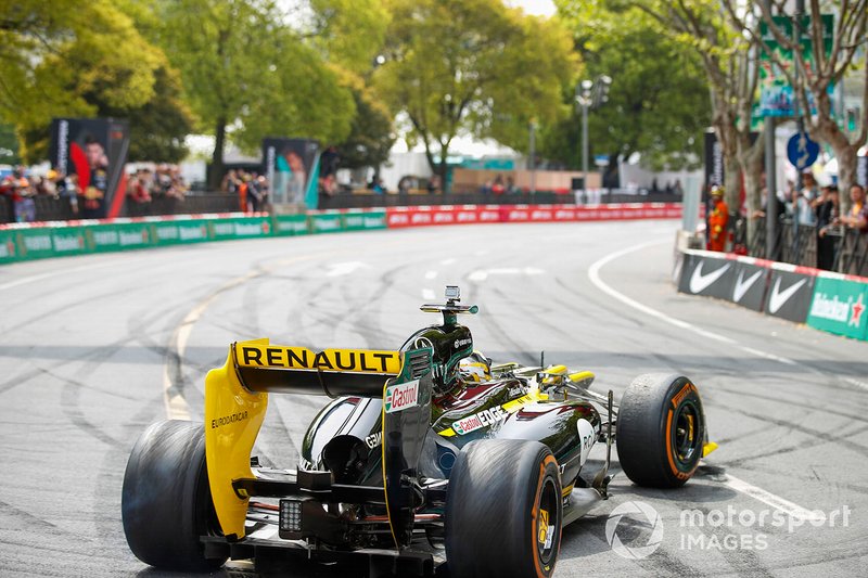 Demonstration with Guanyu Zhou, Renault F1 Team