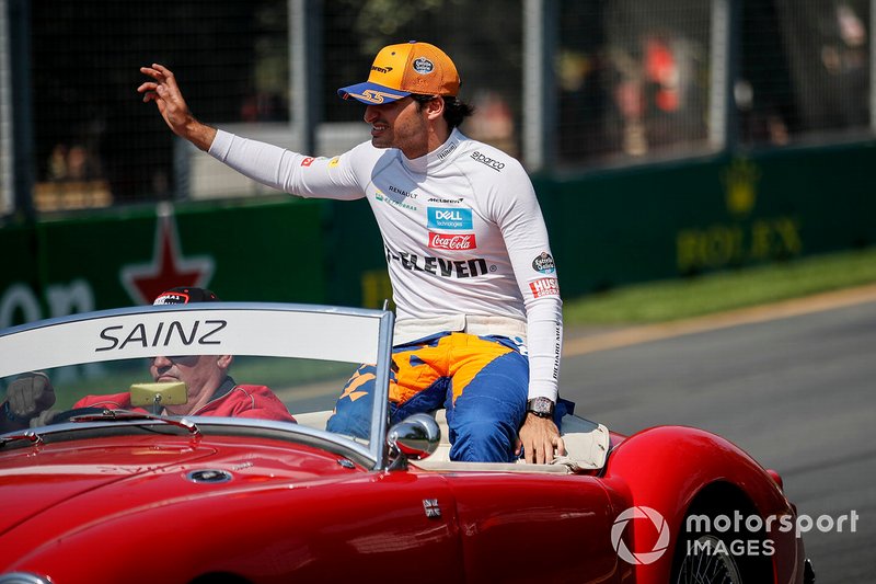 Carlos Sainz Jr., McLaren en el desfile de pilotos