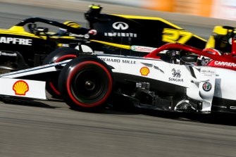 Nico Hulkenberg, Renault R.S. 19 ve Antonio Giovinazzi, Alfa Romeo Racing C38