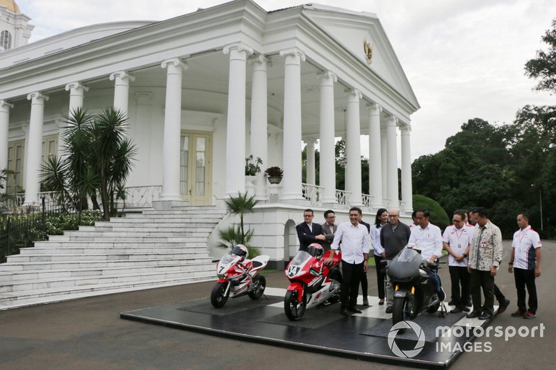 Indonesia Tourism Development Corporation (ITDC) President Director Abdulbar M Mansoer with Dorna CEO Carmelo Ezpeleta and President Joko Widodo