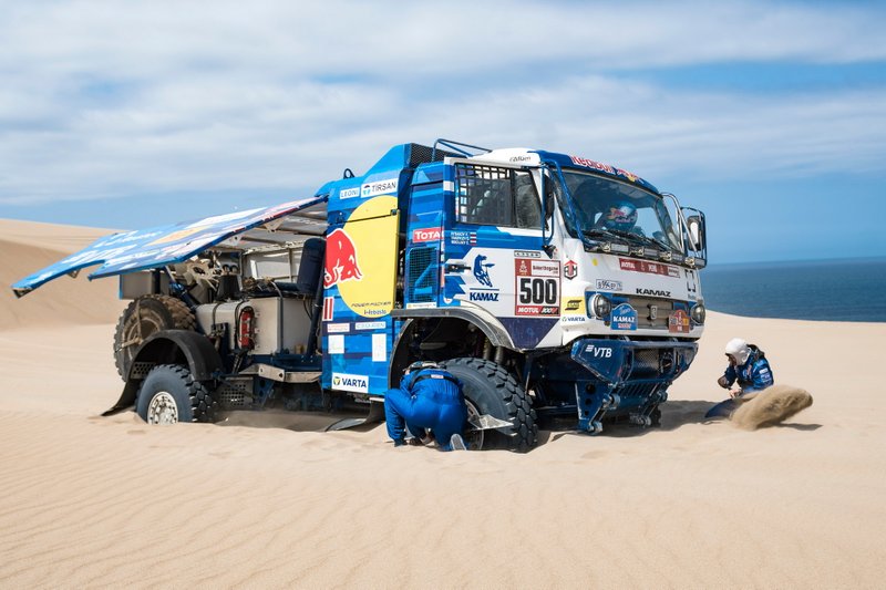 #500 Team Kamaz Master: Eduard Nikolaev, Evgeny Yakovlev, Vladimir Rybakov