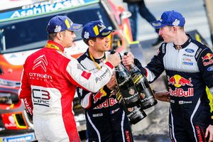 Le vainqueur Sébastien Loeb, Citroën World Rally Team Citroën C3 WRC, avec Sébastien Ogier, M-Sport Ford WRT , et Elfyn Evans, M-Sport Ford WRT