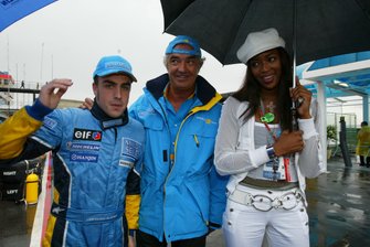 Fernando Alonso, Renault con il Boss di Renault Sport Flavio Briatore e la supermodella Naomi Campbell