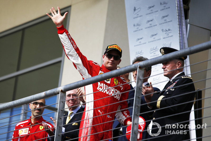 Le vainqueur Kimi Raikkonen, Ferrari sur le podium