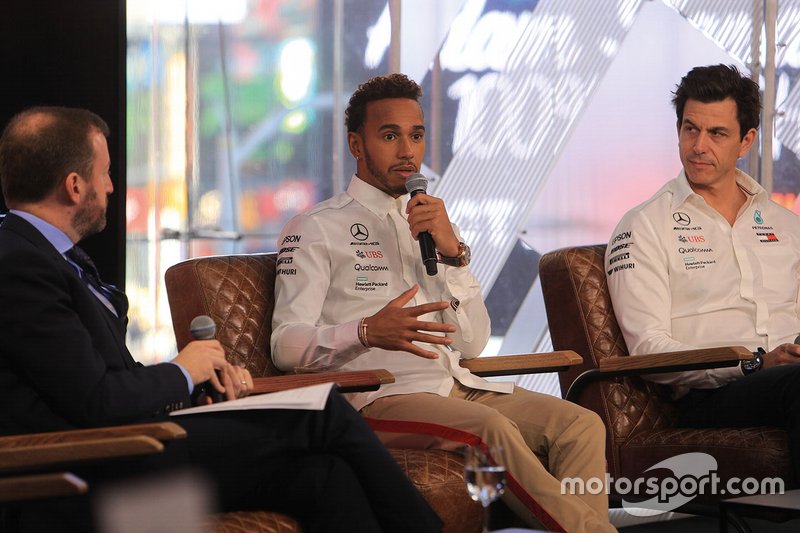 Lewis Hamilton, Mercedes AMG F1, Toto Wolff, Executive Director, Mercedes AMG