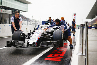 Williams mechanics push the car of Lance Stroll, Williams FW41, in the pit lane.