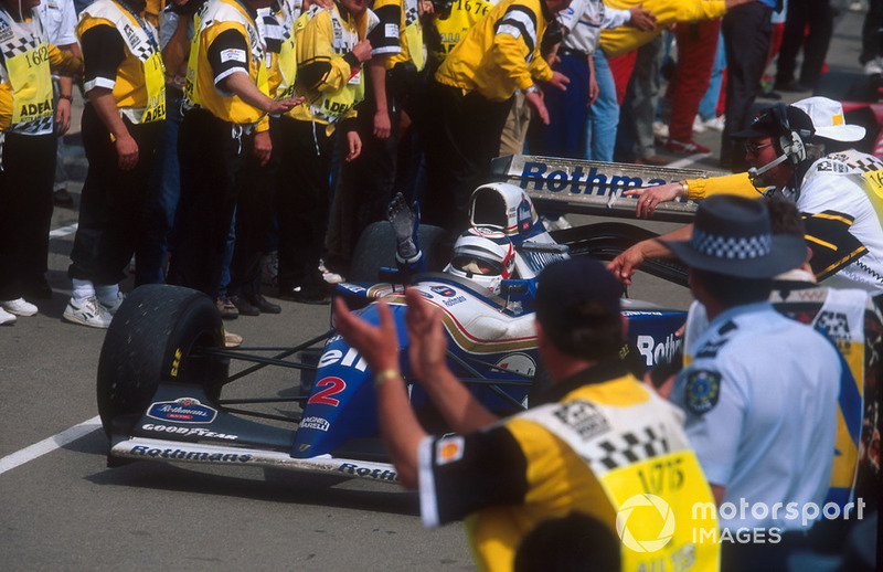 No triste campeonato de 1994, marcado pela morte de Senna em Ímola, a Williams honrou o legado do brasileiro e foi campeã entre os construtores pela sétima vez. O caneco veio no GP da Austrália, que teve Mansell vencendo no carro de Senna em seu último triunfo na F1. Schumi foi campeão.