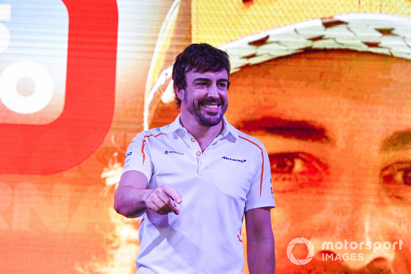 Fernando Alonso, McLaren se despide de los aficionados.