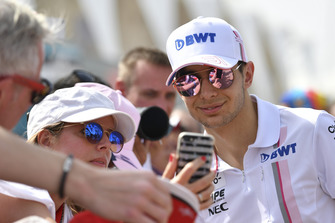 Esteban Ocon, Racing Point Force India fans selfie