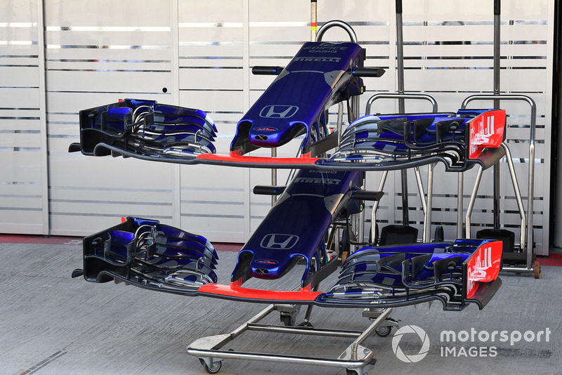 Scuderia Toro Rosso STR13, orr és első szárnyak