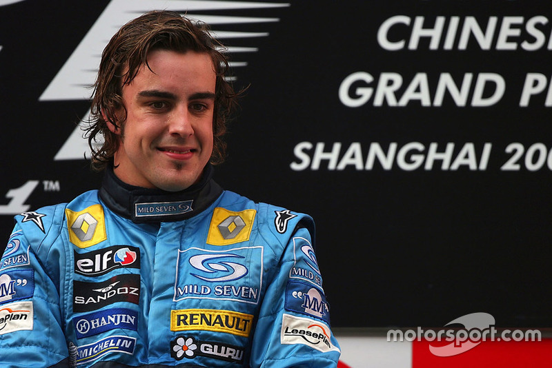 A sequência vermelha foi quebrada pela francesa Renault em 2005. Fernando Alonso conquistou seu primeiro título no Brasil e venceu na China para sacramentar entre as equipes.