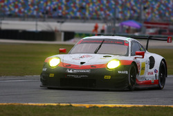 №912 Porsche Team North America Porsche 911 RSR: Кевин Эстре, Лоренс Вантхор, Рихард Лиц