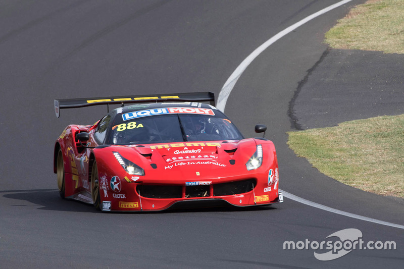 #88 Maranello Motorsport, Ferrari 488 GT3: Toni Vilander, Craig Lowndes, Jamie Wincup