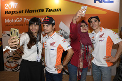 Marc Marquez, Repsol Honda Team, Dani Pedrosa, Repsol Honda Team, avec des fans