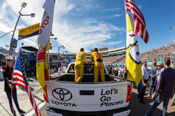 Kyle Busch, Joe Gibbs Racing Toyota, Joey Logano, Team Penske Ford