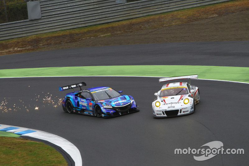 #100 RAYBRIG NSX CONCEPT-GT, #33 Excellence Porsche